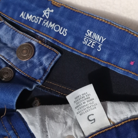 Almost Famous Like New Button Front Stretch Denim Skinny Jeans size 5 - Picture 3 of 8